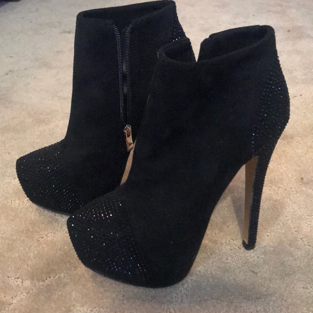 Brand new Bebe booties